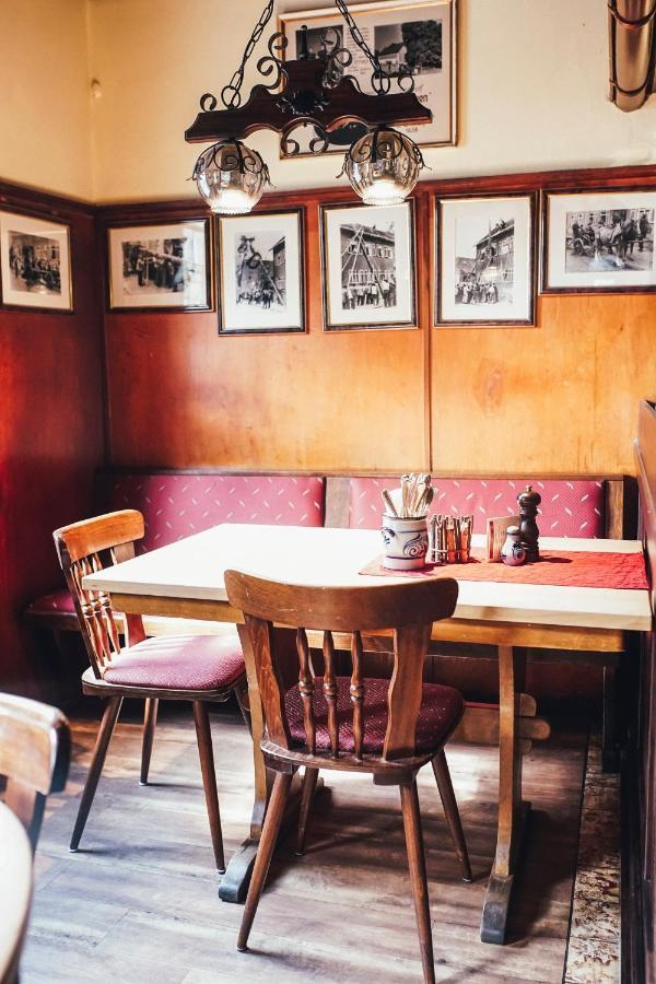 Hotel Gasthaus Zum Loewen à Francfort-sur-le-Main Extérieur photo